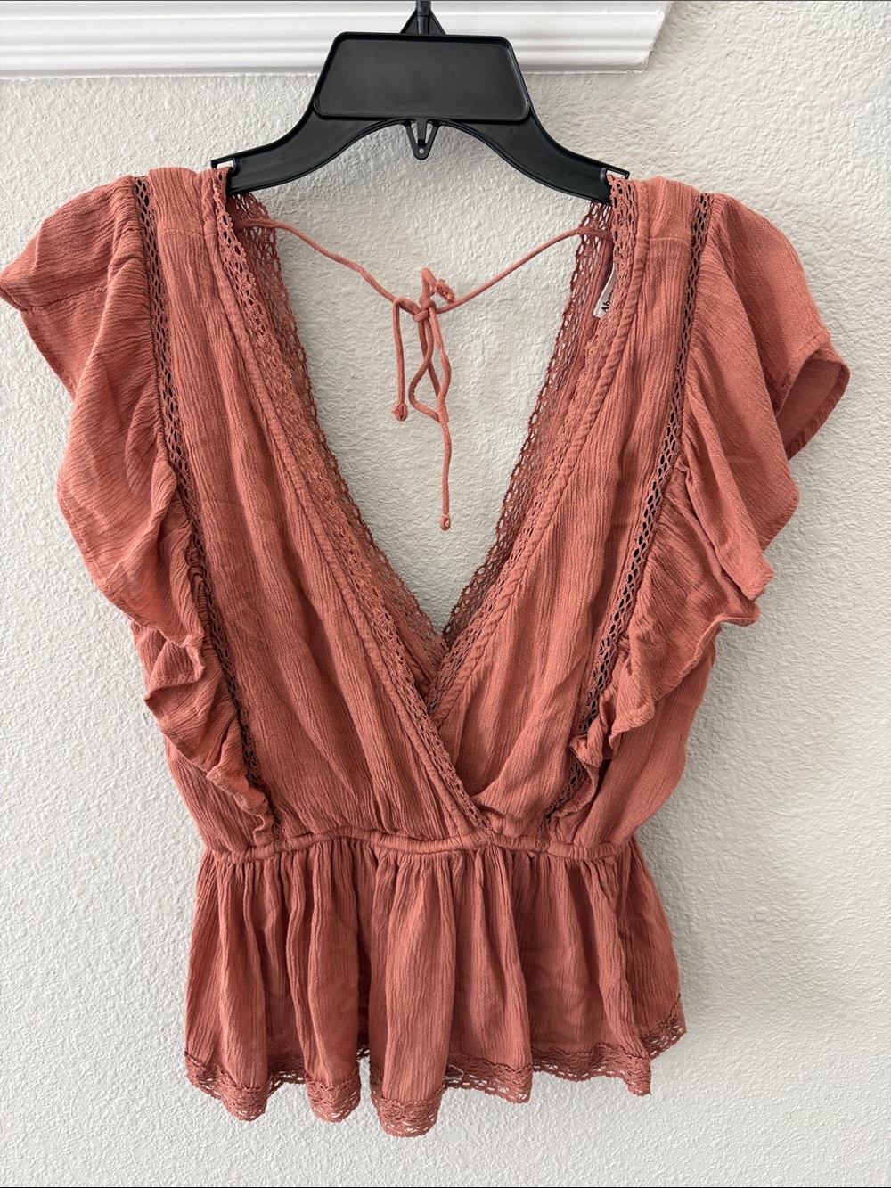 Abercrombie & Fitch Dusty Rust Pink Lace Trim V-Neck Peplum Top